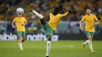 Garang Kuol. Striker Timnas Australia yang bermain bersama Central Coast di Liga Australia ini menjadi pemain termuda kedua yang telah melakukan debutnya di matchday pertama fase Grup D Piala Dunia 2022 saat diturunkan pelatih Graham Arnold menghadapi juara bertahan Prancis pada menit ke-73 menggantikan Craig Goodwin (22/11/2022). Saat itu ia berusia 18 tahun, 2 bulan dan 3 hari. Sayang, debutnya harus berakhir dengan kekalahan 1-4 dari Prancis. (AP/Thanassis Stavrakis)