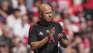Manajer Liverpool, Arne Slot, bereaksi saat final FA Community Shield antara Liverpool dan Crystal Palace di Stadion Wembley, London, Minggu, 10 Agustus 2025. (AP Photo/Dave Shopland)