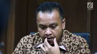 Direktur Operasional PT Murakabi Sejahtera, Irvanto Hendra Pambudi Cahyo saat menjalani sidang lanjutan dugaan korupsi proyek pengadaan e-KTP di Pengadilan Tipikor, Jakarta, Selasa (7/8). Sidang mendengar keterangan saksi (Liputan6.com/Helmi Fithriansyah)