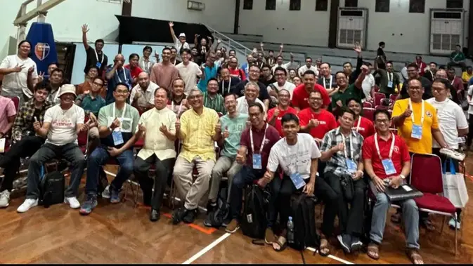 <p>Latihan paduan suara untuk Misa Kudus bersama Paus Fransiskus pada 5 September 2024 yang dilakukan di Kolese Kanisius, Senin (2/9/2024). (Dokumen pribadi)</p>