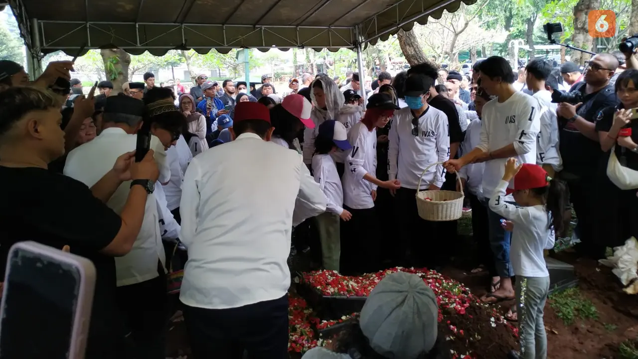 Prosesi Pemakaman Bunda Iffet