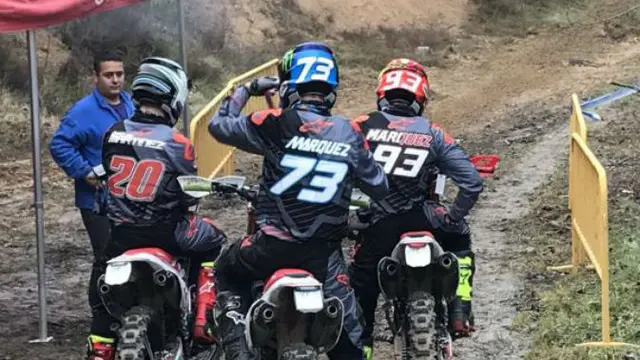 Marc Marquez tampil di lintasan balap garuk tanah, Dirt Bike