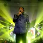 Penyanyi Didi Kempot saat menggelar konser tunggal di The Sunan Hotel Solo, Kamis malam (19/9).(Liputan6.com/Fajar Abrori)