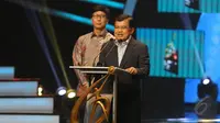 Wakil Presiden Jusuf Kalla saat hadir dalam acara Liputan 6 Awards 2015 di Studio Emtek, Jalan Daan Mogot Jakarta Barat, Rabu (20/5/2015). JK berharap Liputan 6 Awards bisa menginspirasi anak bangsa. (Liputan6.com/Faizal Fanani)