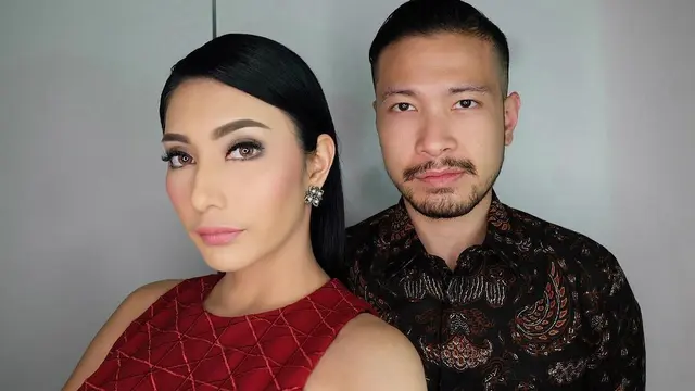 [Bintang] Tyas Mirasih dan Suami