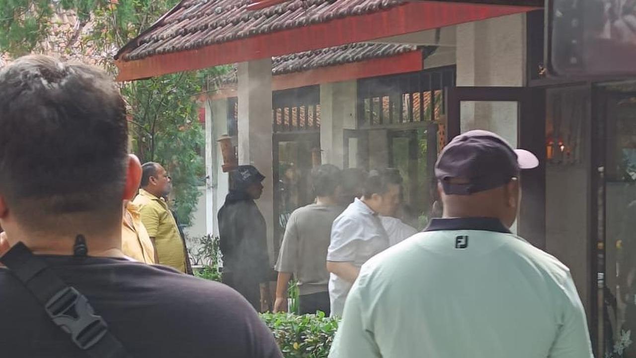 Sirajuddin berisukuh agar tetap menggelar diskusi yang bertajuk penyelamatan partai politisi baik di tingkat senior maupun junior.