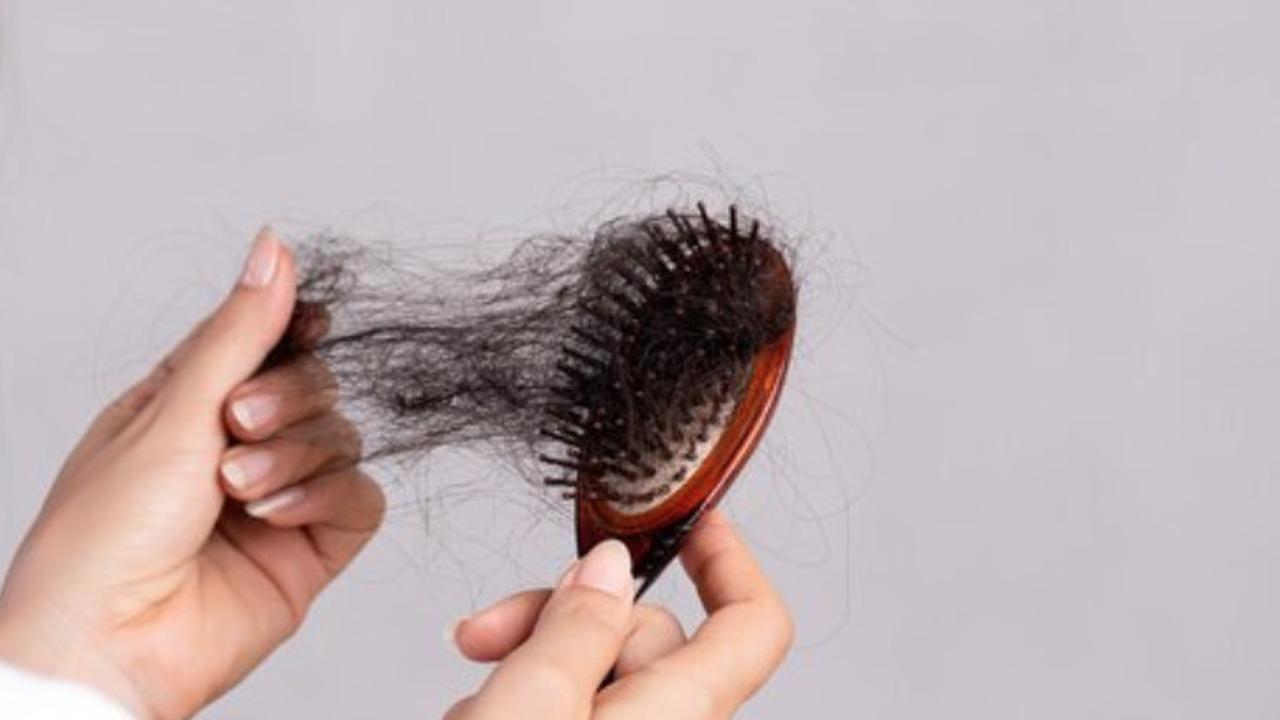 Cara Mengatasi Rambut Rontok Secara Alami dengan Daun Kari dan Biji Fenugreek