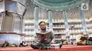 Umat Muslim membaca Al-Qur'an di Masjid Istiqlal, Jakarta, Jumat (7/3/2025). (Liputan6.com/Angga Yuniar)