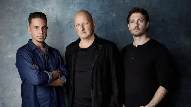 Wade Robson (kiri), sutradara Leaving Neverland Dan Reed, dan James Safechuck. (Photo by Taylor Jewell/Invision/AP, File)