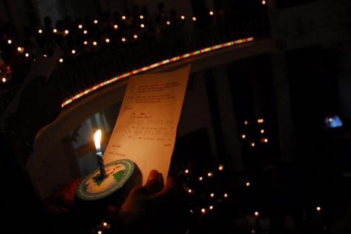 Umat Kristiani di Jakarta lakukan ibadah malam Natal