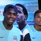 Micah Richards dan Scott Sinclair menjawab pertanyaan dari sejumlah wartawan Indonesia (Liputan6.com/Helmi Fithriansyah)