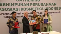 Penandatanganan kerja sama Perhimpunan Perusahaan dan Asosiasi Kosmetika Indonesia (PPAKI) dan Badan Riset Inovasi Indonesia (BRIN) untuk memantapkan ketahanan industri kosmetik lokal. (dok. PPAKI)