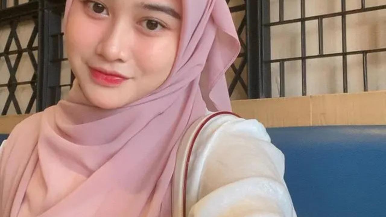 Inspirasi Model Hijab Khansa Mariska yang Modis dan Tetap Santun