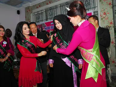 Pipik Dian Irawati dinobatkan menjadi Duta Anti-Aging di Casa Deby Vinski, Pondok Indah, Jakarta, (20/5/14) (Liputan6.com/Miftahul Hayat)