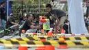 Pembalap balita meminum minuman saat mengikuti kejuaraan sepeda kategori Push Bike dalam BMX Bearco Fest 2019 di Jakarta International BMX Track, Minggu (25/8/2019). Kejuaraan yang pesertanya menggunakan sepeda keseimbangan tersebut diikuti 105 anak dari berbagai daerah. (merdeka.com/Iqbal Nugroho)
