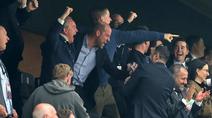 Pangeran William tak mampu menyembunyikan rasa bahagianya saat menjadi saksi Aston Villa menjuarai Liga Europa musim 2025/2026. (AP Photo)