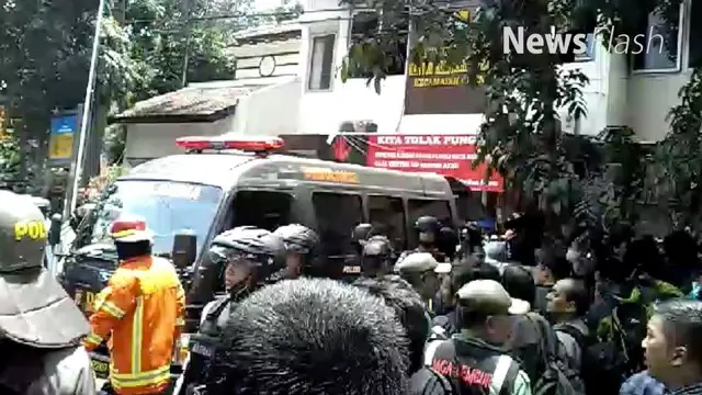 NEWS FLASH: Bom Panci, Tim Penjinak Bom Sisir Lokasi Ledakan di Cicendo, Bandung