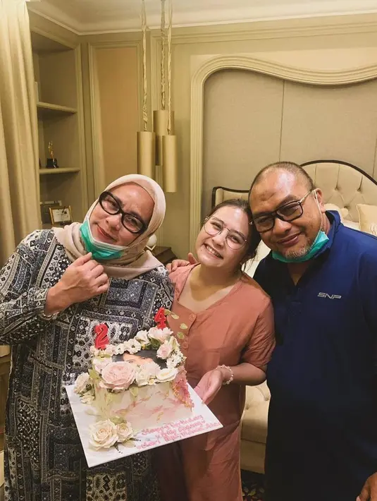 Prilly Latuconsina (Foto: Instagram/ullydjulita02)