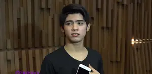 Alinado Syarief semakin kurus, semua karena program diet yang ia jalani, sayangnya tubuh Aliando yang semakin kurus membuat teman-temannya protes.