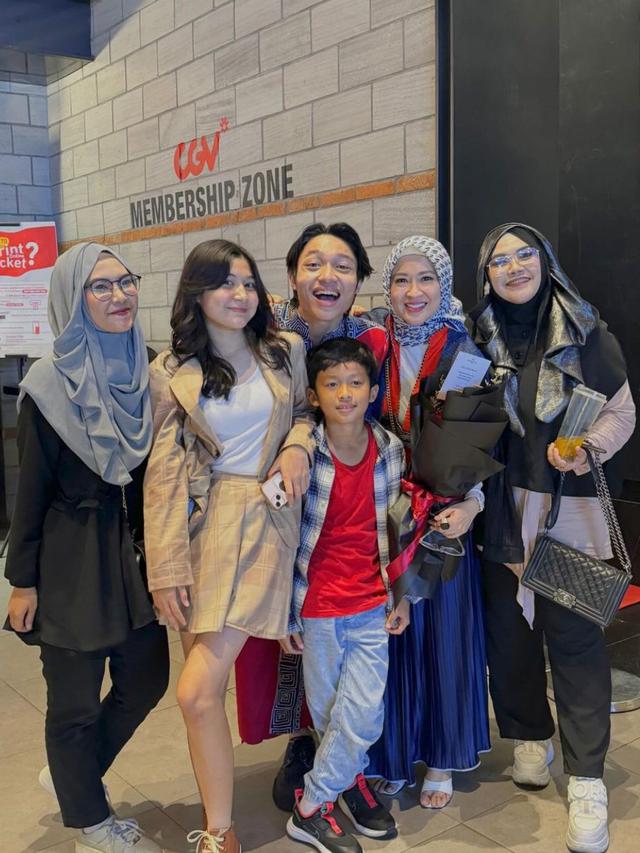 Potret Kiesha Alvaro dan Keluarga (Instagram/@okieagustina_)