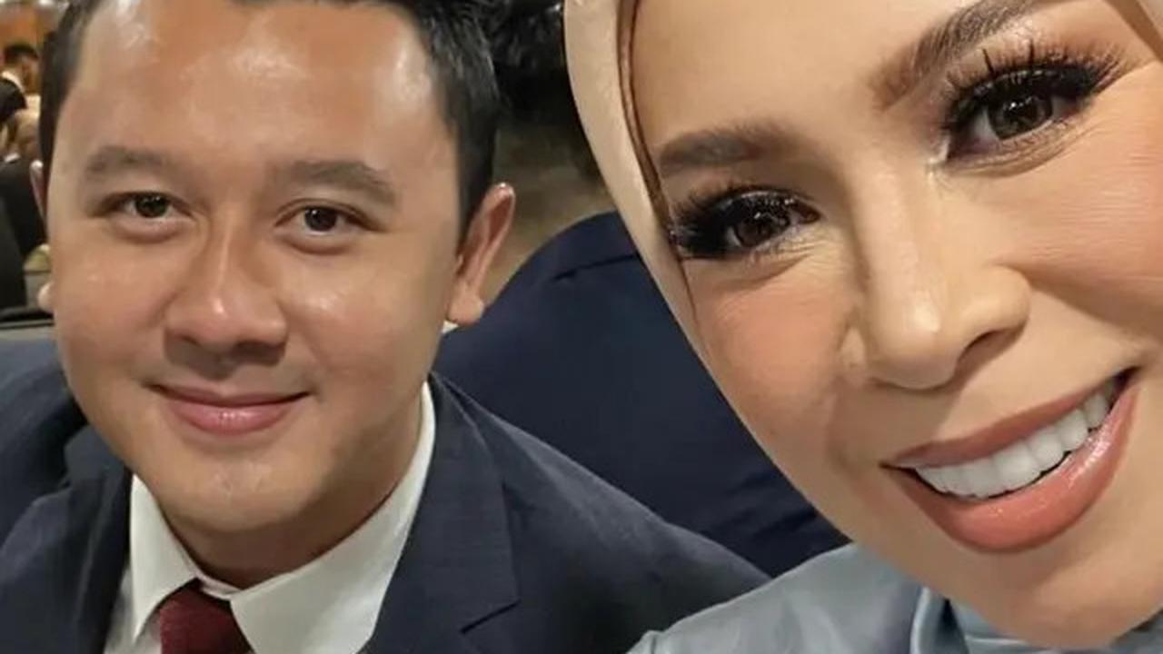 6 Gaya Melly Goeslaw Hadiri Pelantikan Prabowo Gibran, Kenakan Kebaya Janggan Favorit