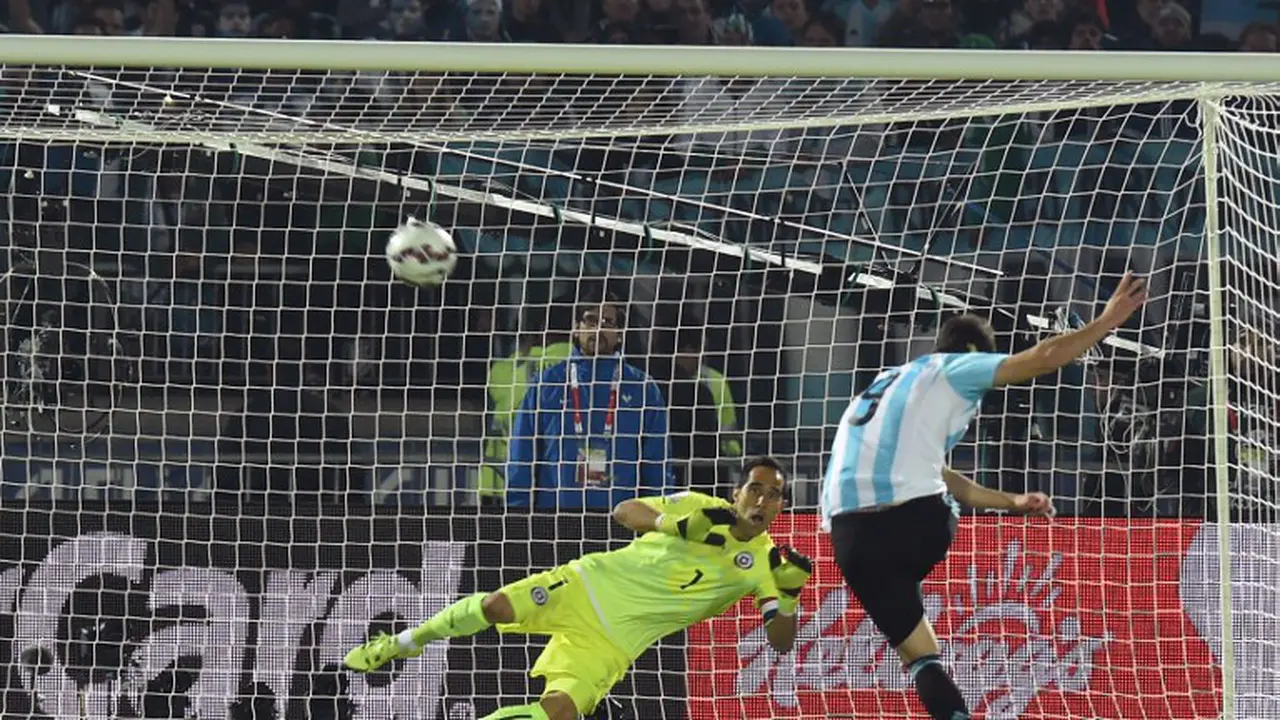 Higuain Gagal Eksekusi Penalti