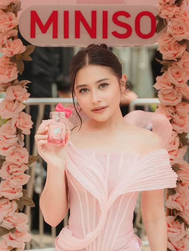 6 Gaya Prilly Latuconsina Kenakan Dress Pink, Stunning bak Princess dari Negeri Dongeng