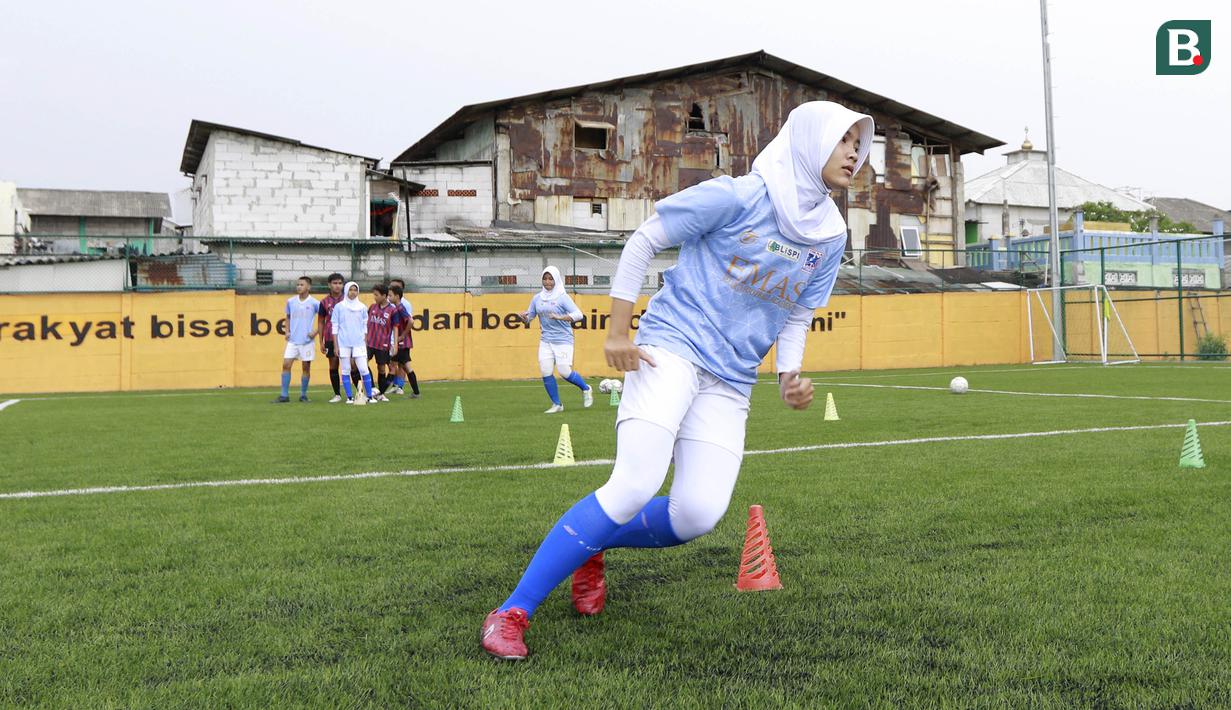 Untuk pemakaian lapangan, Dinas Pemuda dan Olahraga DKI Jakarta meluncurkan aplikasi E-Booking Fasilitas Olahraga sebagai alat pemesanan fasilitas olahraga secara elektronik. (Bola.com/M Iqbal Ichsan)