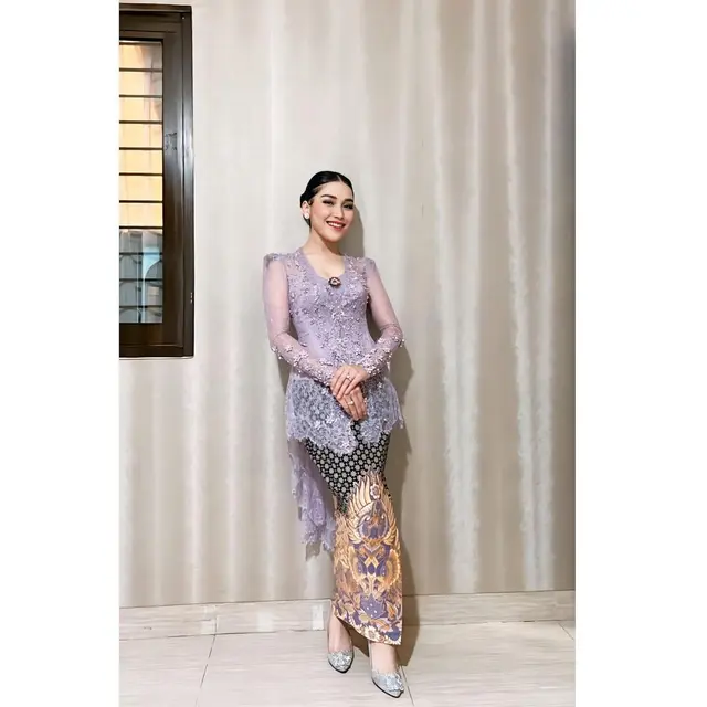 8 Inspirasi Kebaya Ungu dari Selvi Ananda, Erina Gudono, Ayu Ting Ting, hingga Jessica Mila