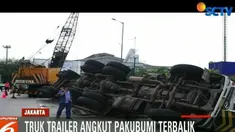 Dua dari lima ruas jalan dikuasai truk dan muatannya, sehingga seluruh kendaraan hanya dapat melalui 2 ruas jalan.