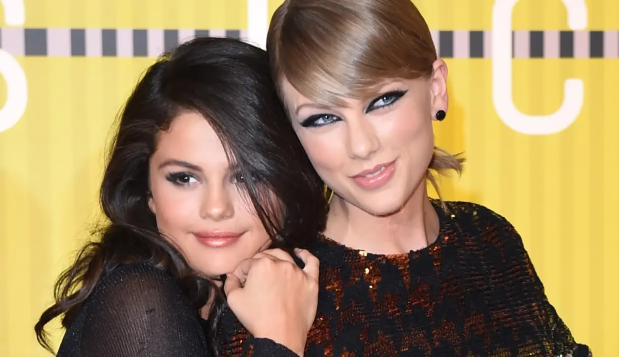 Sebulan sudah Selena Gomez berada dalam masa rehabilitasi dalam proses penyembuhan gangguan emosionalnya. Sebagai sahabat karib, Taylor Swift, kabarnya ikut berperan membantu pemulihan Gomez. (AFP/Bintang.com)