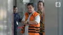 Mantan anggota DPRD Bandung periode 2009-2014, Tomtom Dabbul Qomar akan menjalani pemeriksaan lanjutan di Gedung KPK, Jakarta, Selasa (3/3/2020). Tomtom diperiksa sebagai tersangka dugaan korupsi  pengadaan tanah untuk RTH di lingkungan Pemkot Bandung Tahun 2012-2013. (merdeka.com/Dwi Narwoko)