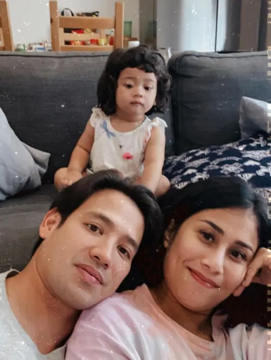 "Alhamdulillah karena ada teknologi apa yang bisa gue kerjain ya kerjain sih, sampai kerjaan digital," lanjutnya. (Instagram/tarrabudiman)