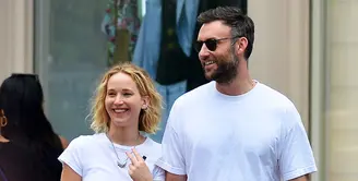 Jennifer Lawrence sebelumnya menutup rapat hubungannya dengan sang kekasih baru, Cooke Maroney. (Extra)