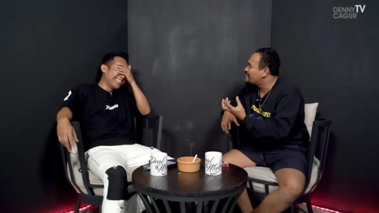 Adapun nama Ahmad dan Hidayat, didapat Ebel setelah menikah dengan istrinya.&nbsp;