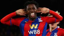 Wilfried Zaha. Didatangkan Alex Ferguson pada Januari 2013 sebagai rekrutan terakhir, tak sekalipun ia bermain hingga Sir Alex pensiun di akhir musim. Hanya bermain 4 kali di musim 2013/2014, ia sempat dipinjamkan ke Cardiff City hingga akhirnya kembali ke Crystal Palace. (AFP/Adrian Dennis)