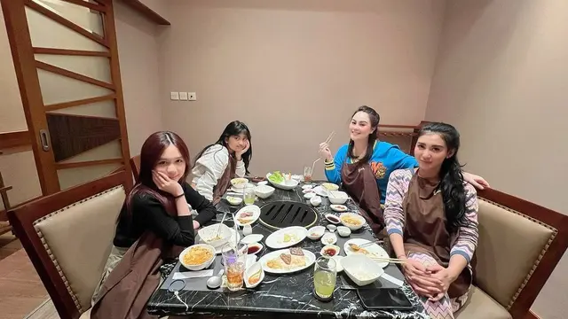 Jarang Tersorot, Ini 7 Potret Jennifer Dunn dan Chantal Dunn yang Sudah Besar
