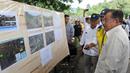 Wapres Jusuf Kalla (JK) meninjau jembatan yang ambruk setelah banjir menerjang Desa Moncongloe, Manuju, Gowa, Sulawesi Selatan, Minggu (27/1). JK didampingi Menteri PUPR Basuki Hadimuljono dan Mensos Agus Gumiwang. (Liputan6.com/Pool/Media Wapres)