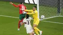 Maroko akhirnya mampu mengungguli Portugal pada menit ke-42. Gol dicetak oleh Youssef En-Nesyri lewat tandukan kepala usai memanfaatkan umpan Yahia Attiyat Allah. (AP/Luca Bruno)