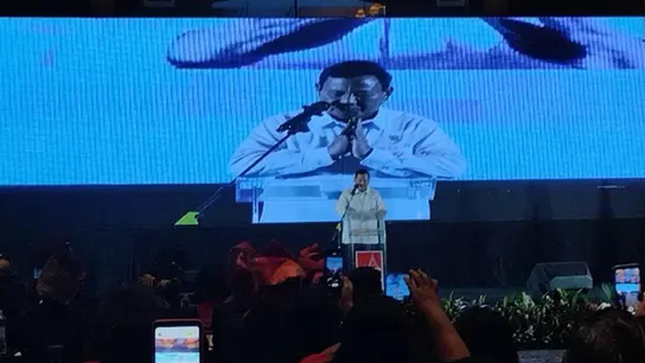 Ketum Gerindra ini pun mengaku punya hubungan emosional khusus dengan marga Simbolon.