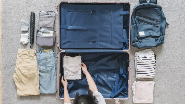 Ilustrasi membawa pakaian tambahan/freepik.com/jcomp
