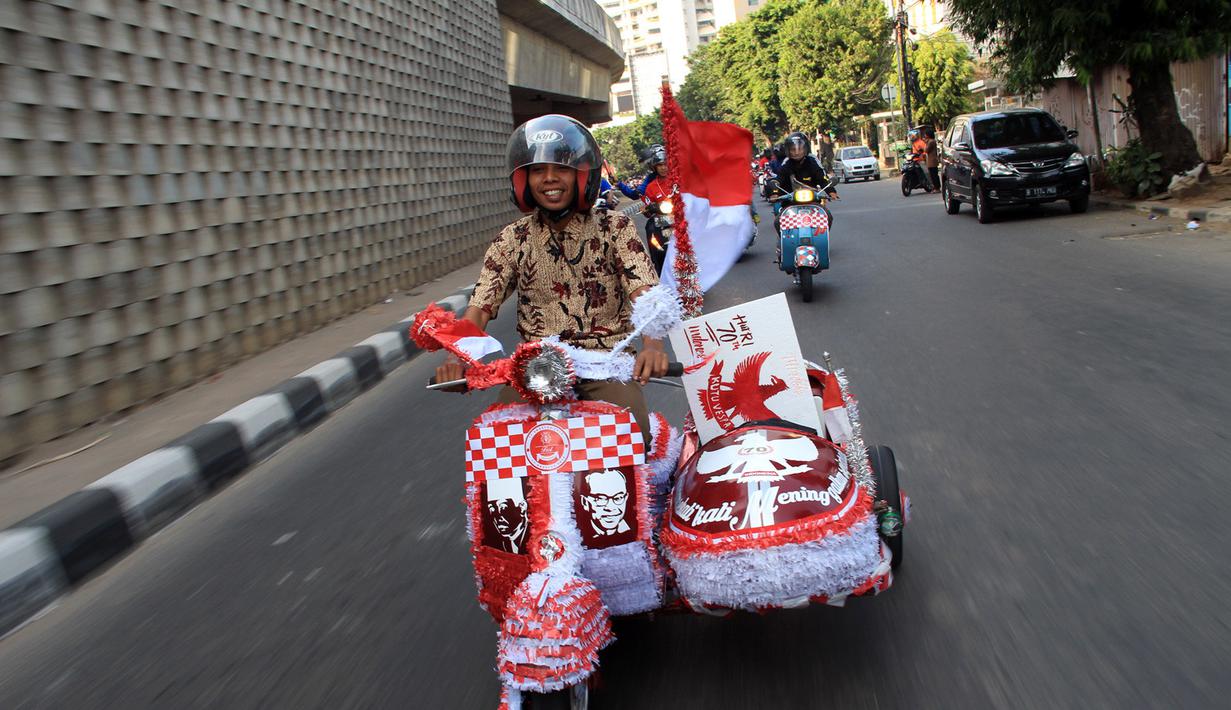 Vespa dengan side car ini cocok untuk parade dengan orang tersayang. (Source: naikmotor.com)