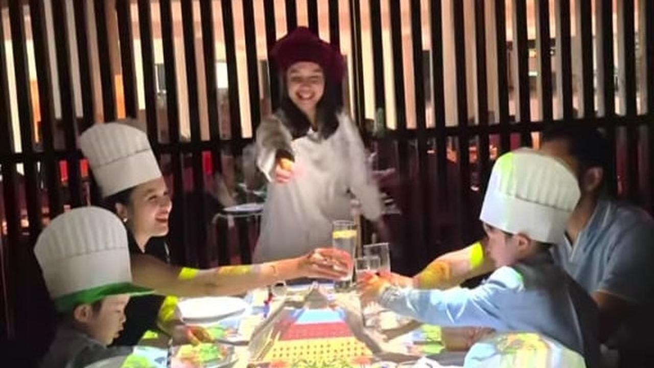 Momen Saat Makan Bersama