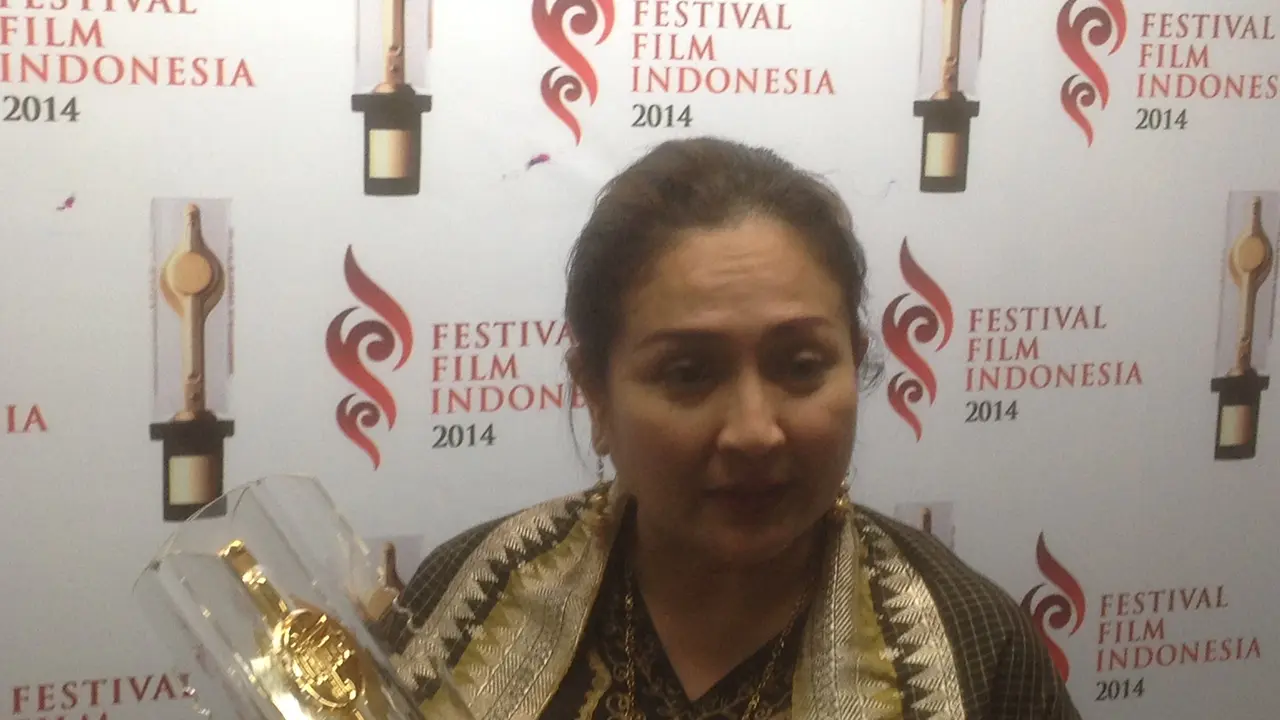 Dewi Irawan Dedikasikan Piala Citra untuk Ria Irawan