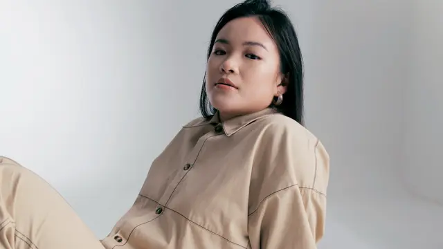 35 Outfit Pilihan Raline Shah yang Bikin Percaya Diri dan Dukung Wirausahawan Perempuan