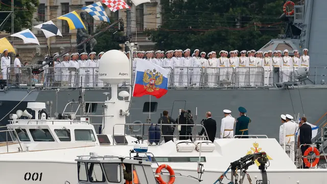 5.000 Pelaut Ikut dalam Pawai Militer di Rusia