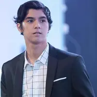 Al Ghazali dan Michael Jackson (Foto: Deki Prayoga/Bintang.com, AFP / BERTRAND GUAY)