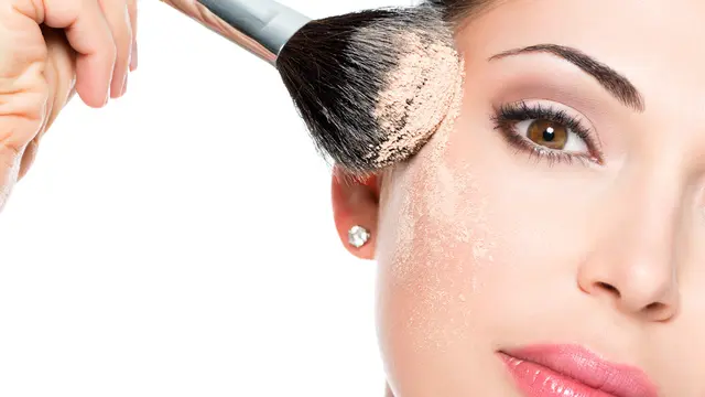 Anti Gagal, Begini Tips Menggunakan Blush On yang Nggak Bikin Wajah Menor untuk Pemula