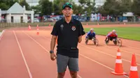 Setiyo Budi Hartanto (tengah), pelatih para atletik Indonesia di ASEAN Para Games 2025. (Dok. NPC Indonesia)