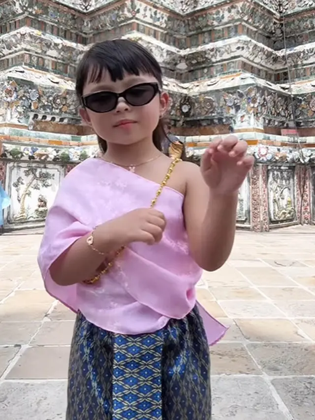 Pose Centil Ameena Atta, Putri Aurel Hermansyah yang Sudah Pintar Bergaya dengan Bibir Merona